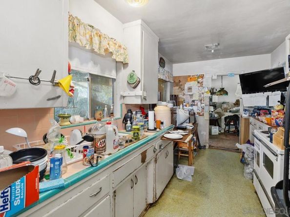 2747 Fairfield St, San Diego CA 92110