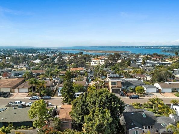 2747 Fairfield St, San Diego CA 92110