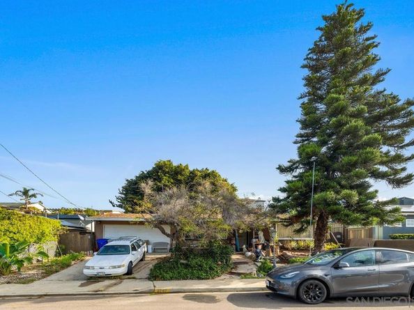 2747 Fairfield St, San Diego CA 92110