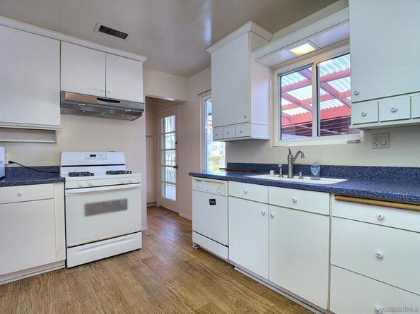 9174 Rosedale Dr, Spring Valley CA 91977