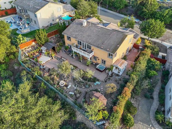 624 Ridgemont Cir, Escondido CA 92027