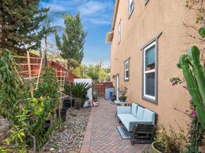 624 Ridgemont Cir, Escondido CA 92027