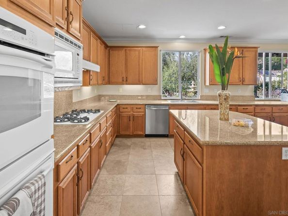 624 Ridgemont Cir, Escondido CA 92027