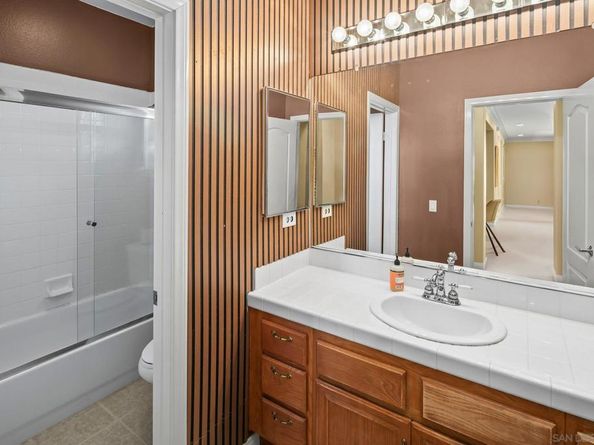 624 Ridgemont Cir, Escondido CA 92027