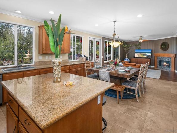 624 Ridgemont Cir, Escondido CA 92027