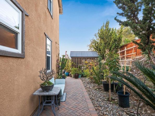 624 Ridgemont Cir, Escondido CA 92027