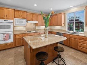 624 Ridgemont Cir, Escondido CA 92027