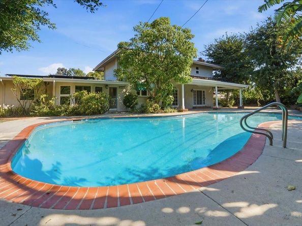 1262 Brittany Cross Rd, North Tustin CA 92705