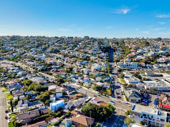 952 Rosecrans, San Diego CA 92106