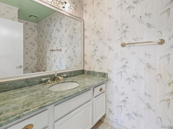 462 Avenida Adobe, Escondido CA 92029