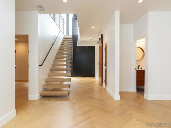 9455 Poole Street, La Jolla CA 92037