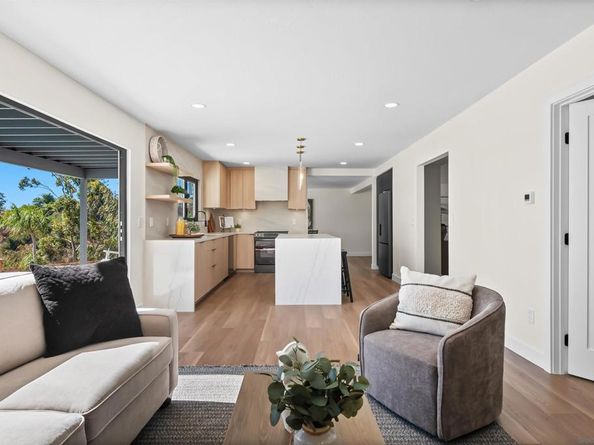 6174 Syracuse, San Diego CA 92122
