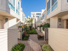 7585 Eads A, La Jolla CA 92037