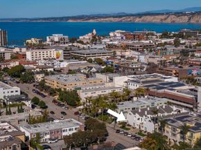 7585 Eads A, La Jolla CA 92037