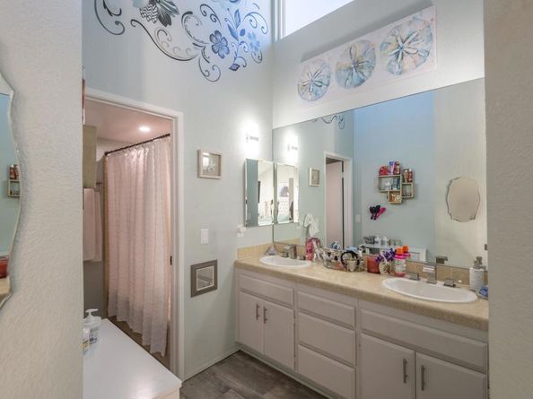 7585 Eads A, La Jolla CA 92037
