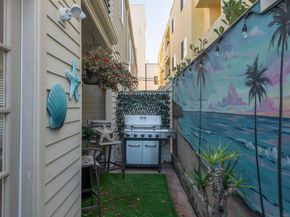 7585 Eads A, La Jolla CA 92037