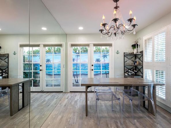 7585 Eads A, La Jolla CA 92037