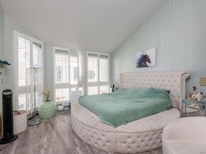 7585 Eads A, La Jolla CA 92037