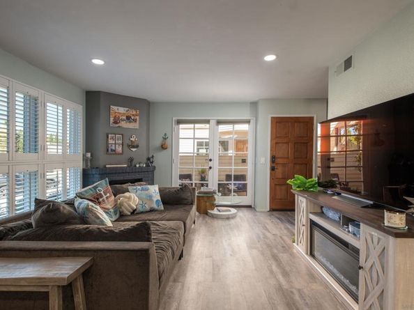 7585 Eads A, La Jolla CA 92037