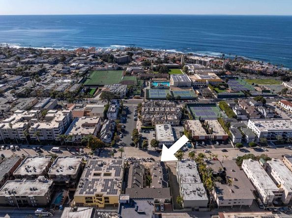 7585 Eads A, La Jolla CA 92037