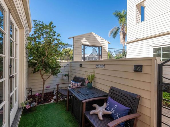 7585 Eads A, La Jolla CA 92037