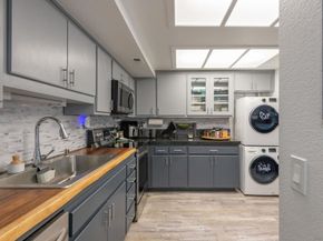 7585 Eads A, La Jolla CA 92037