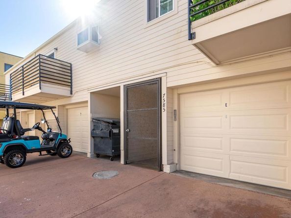 7585 Eads A, La Jolla CA 92037