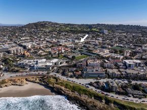 7585 Eads A, La Jolla CA 92037