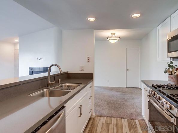 9458 Twin Trails Dr 205, San Diego CA 92129