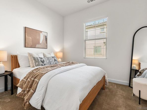 4384 Nautilus Way 8, Oceanside CA 92056