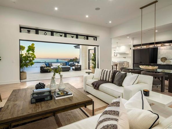 2365 Via Siena, La Jolla CA 92037