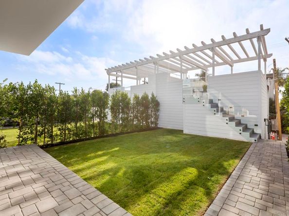 7216 Fay Ave, La Jolla CA 92037