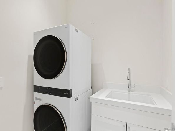 7216 Fay Ave, La Jolla CA 92037