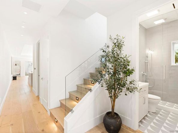 7216 Fay Ave, La Jolla CA 92037