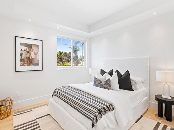 7216 Fay Ave, La Jolla CA 92037