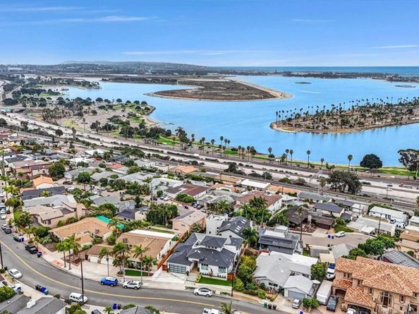 3226 Lloyd St, San Diego CA 92117