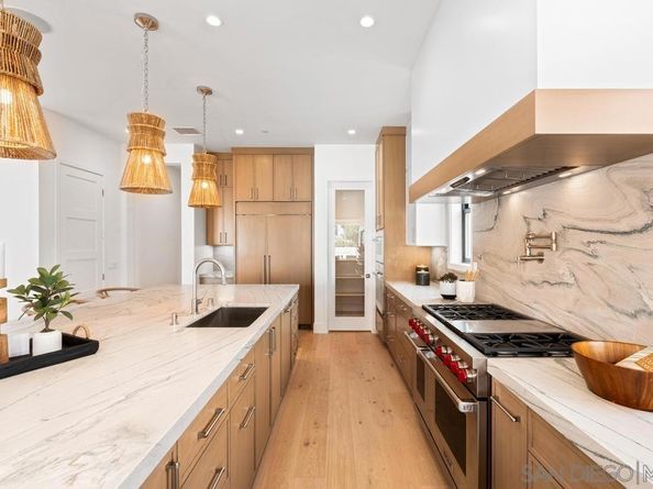 2910 Highland Dr., Carlsbad CA 92008