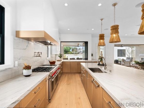 2910 Highland Dr., Carlsbad CA 92008