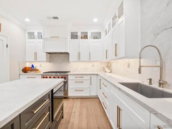 6467 Alexandri Cir