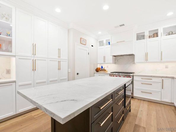 6467 Alexandri Cir, Carlsbad CA 92011