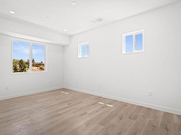2720 2760 Reo Dr, San Diego CA 92139