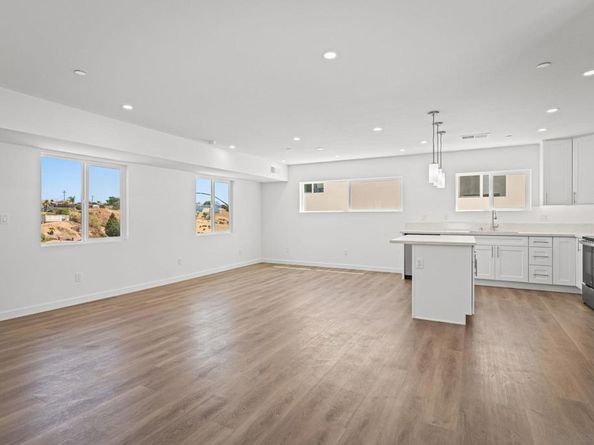 2720 2760 Reo Dr, San Diego CA 92139