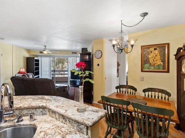 7263 Camino Degrazia 33, San Diego CA 92111