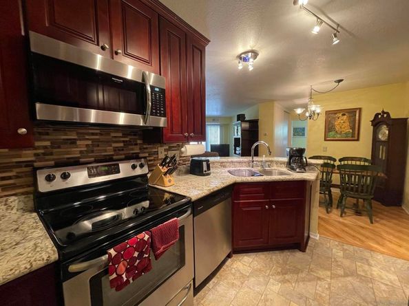 7263 Camino Degrazia 33, San Diego CA 92111