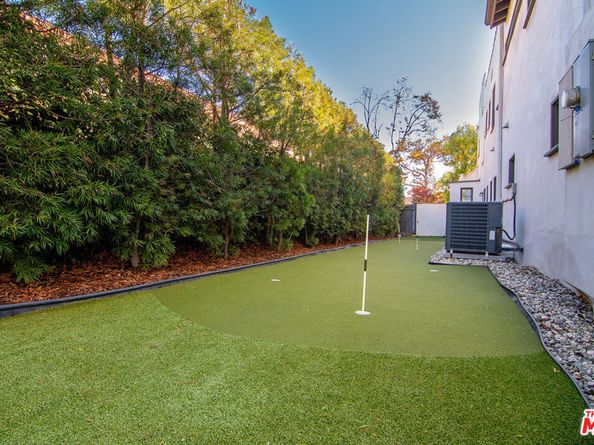 501 N Cahuenga Boulevard, Los Angeles CA 90004