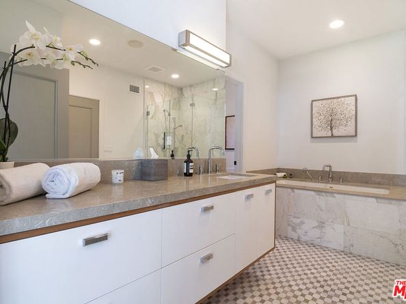 501 N Cahuenga Boulevard, Los Angeles CA 90004