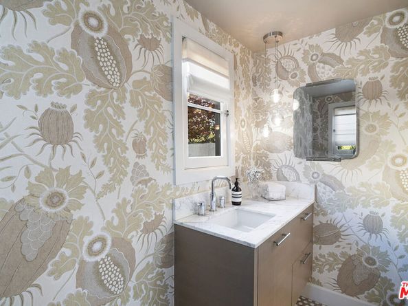 501 N Cahuenga Boulevard, Los Angeles CA 90004