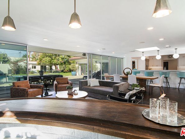 501 N Cahuenga Boulevard, Los Angeles CA 90004