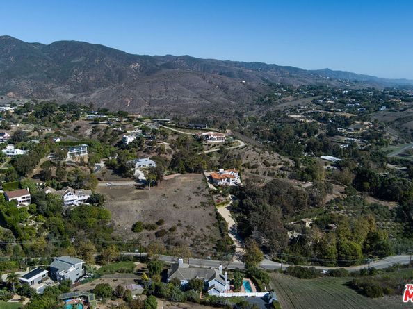 6080 Merritt Drive, Malibu CA 90265