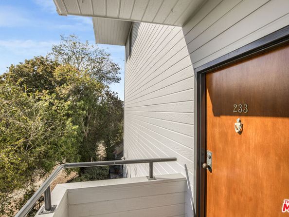 13331 Moorpark Street 233, Sherman Oaks CA 91423